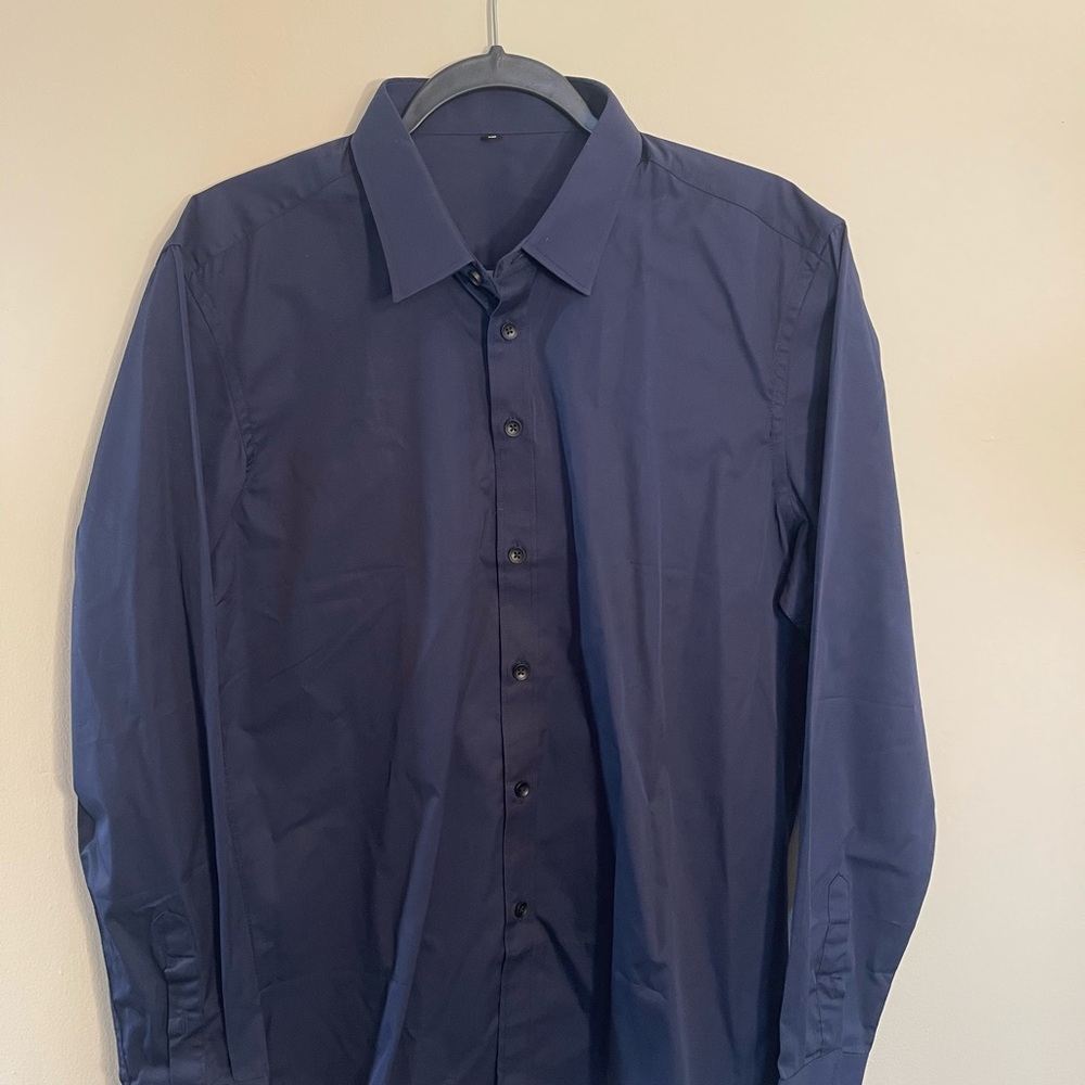 Elegant White Dress Shirt with Slim Fit and Breathable Fabric